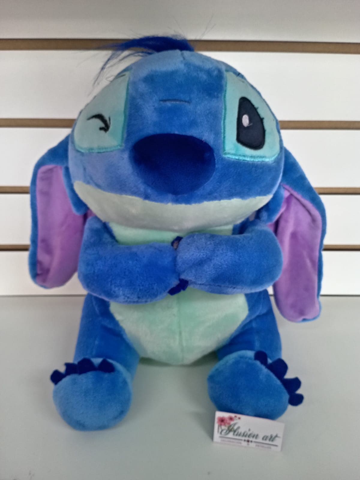 Stitch Guiño Sentado